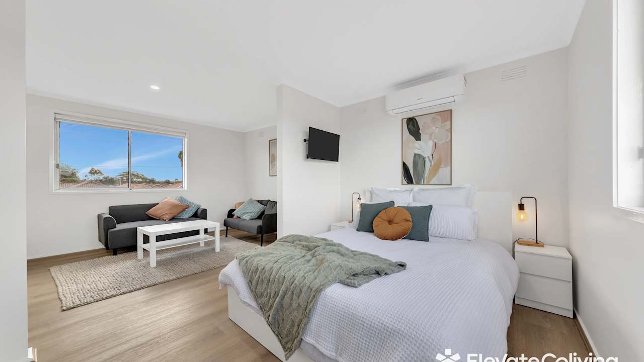 Furnished room with own bathroom