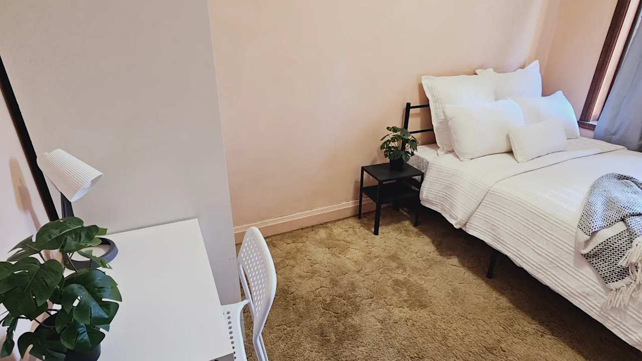 Furnished room in a share house