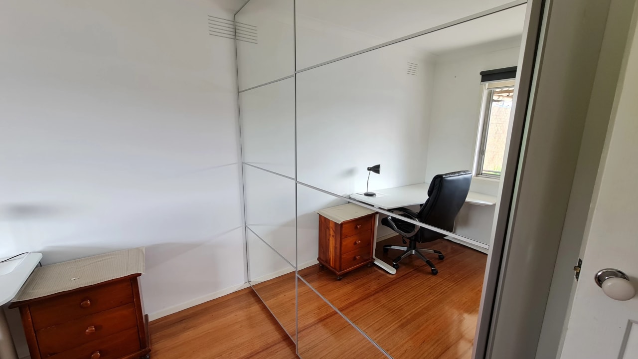 Room in a share house