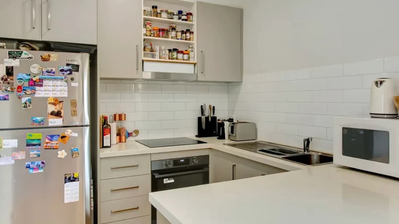 Unfurnished room in a flatshare