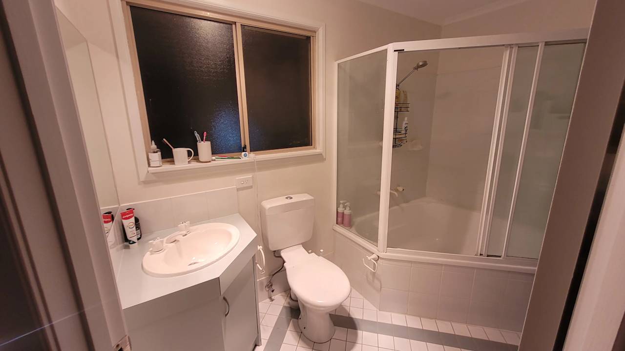 Room in a share house