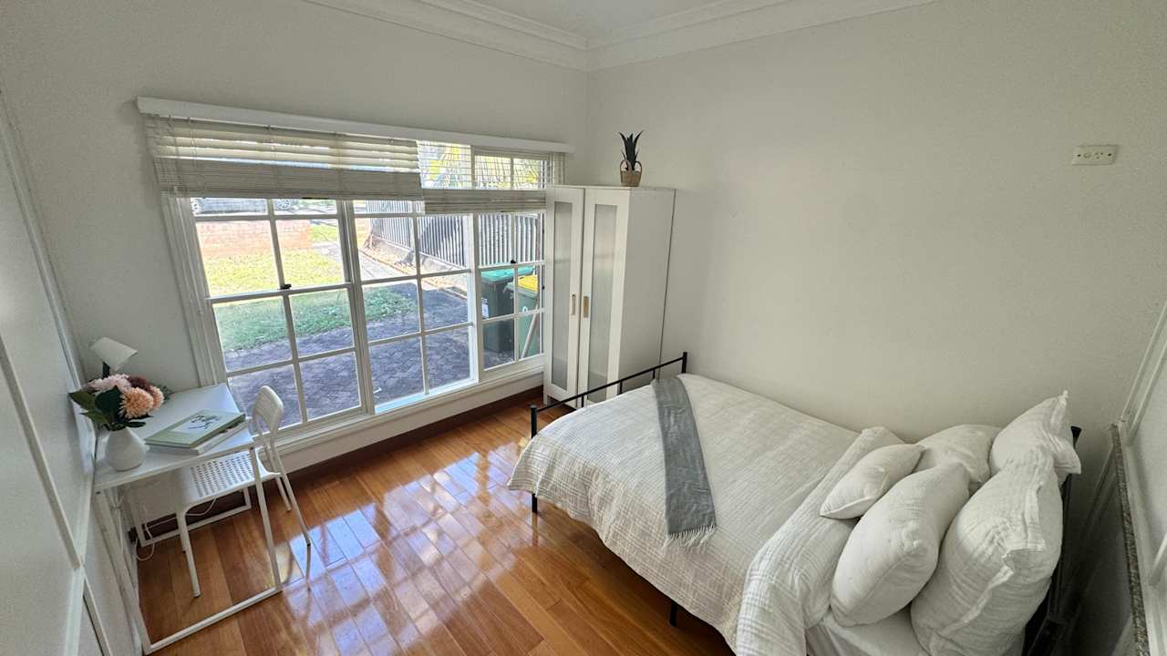 Furnished room in a flatshare