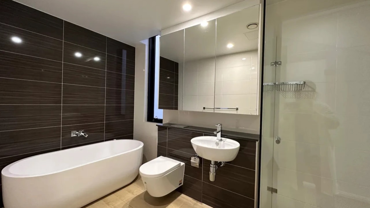 Furnished room with ensuite in a flatshare