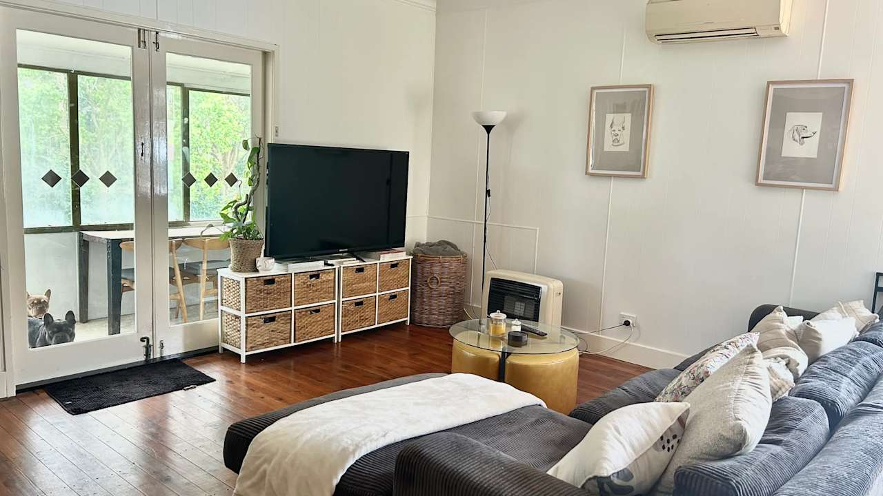 Room in a share house