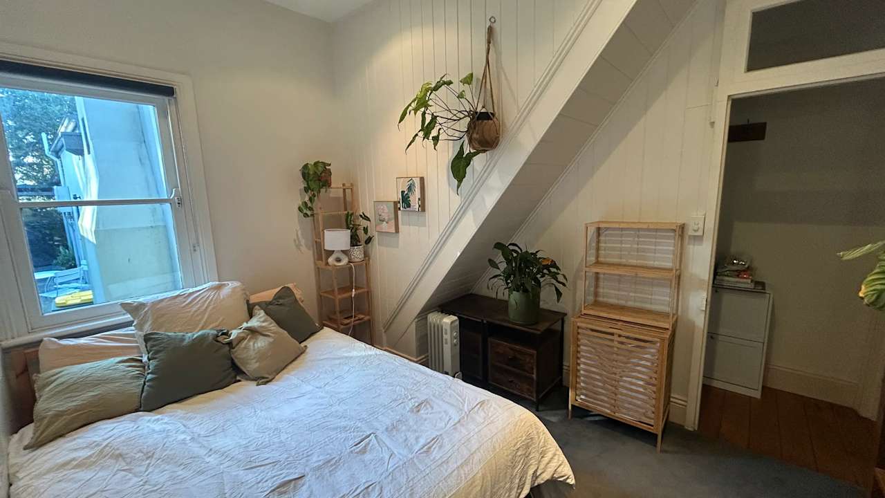 Room in a share house