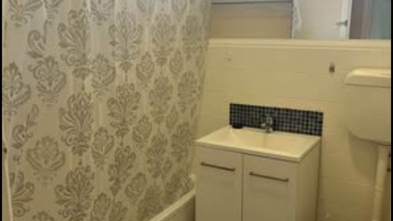 Whole property with 2 rooms for rent