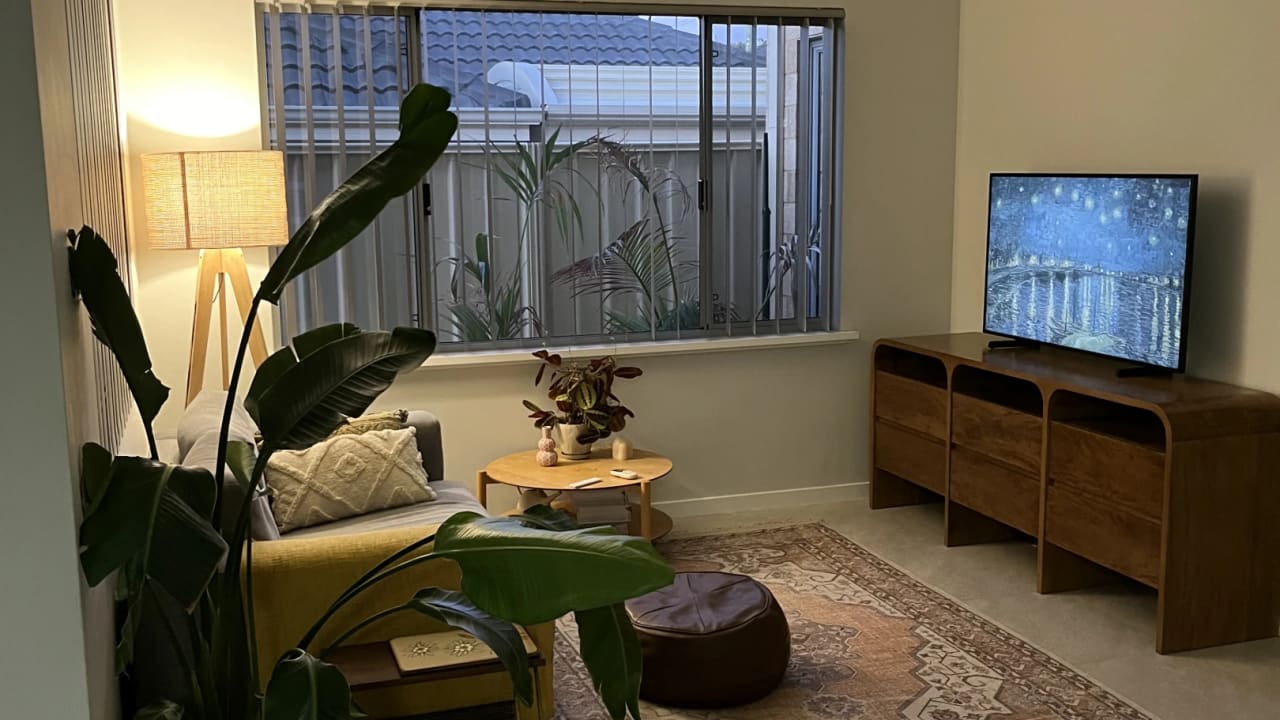 Furnished room in a flatshare