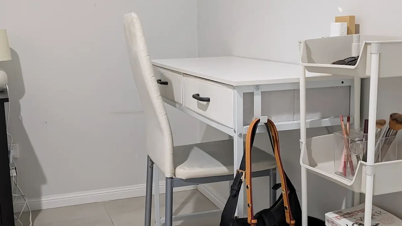 Furnished room in a share house