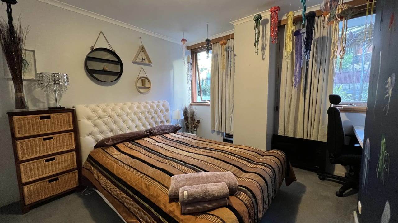 Furnished room in a flatshare