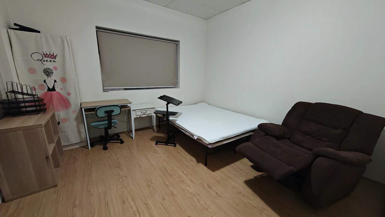 Furnished room with ensuite in a flatshare