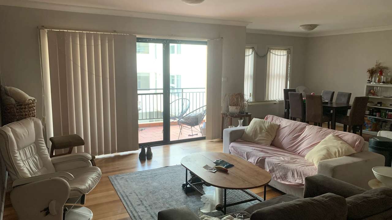 Unfurnished room in a flatshare
