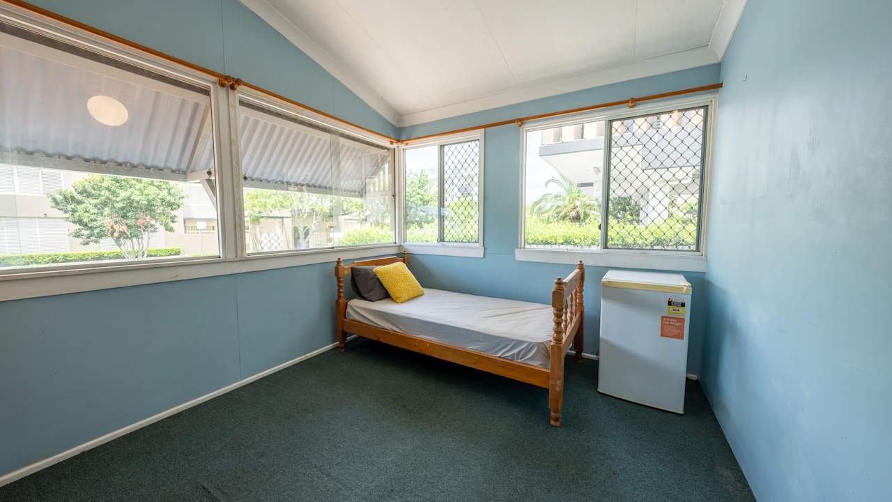 Furnished room in a flatshare