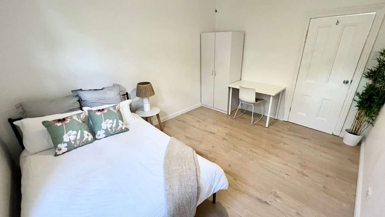 Room in a share house