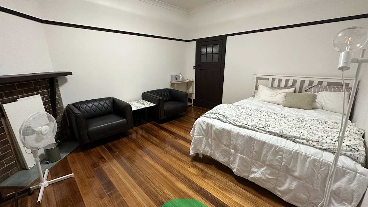 Room in a share house
