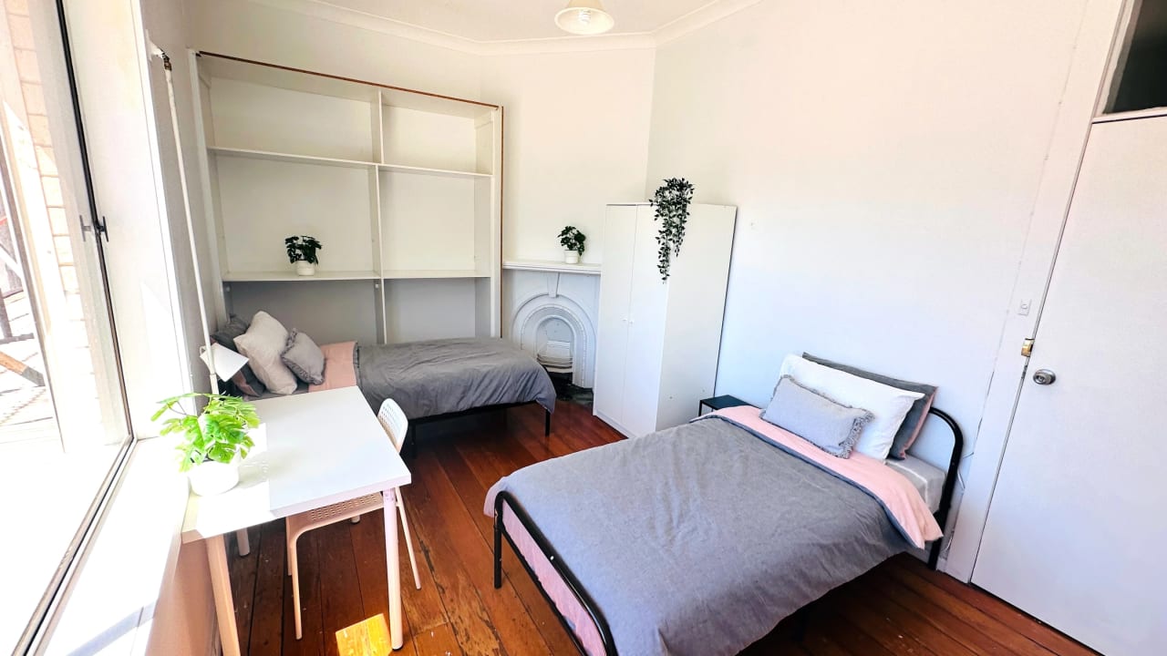 Furnished room in a flatshare