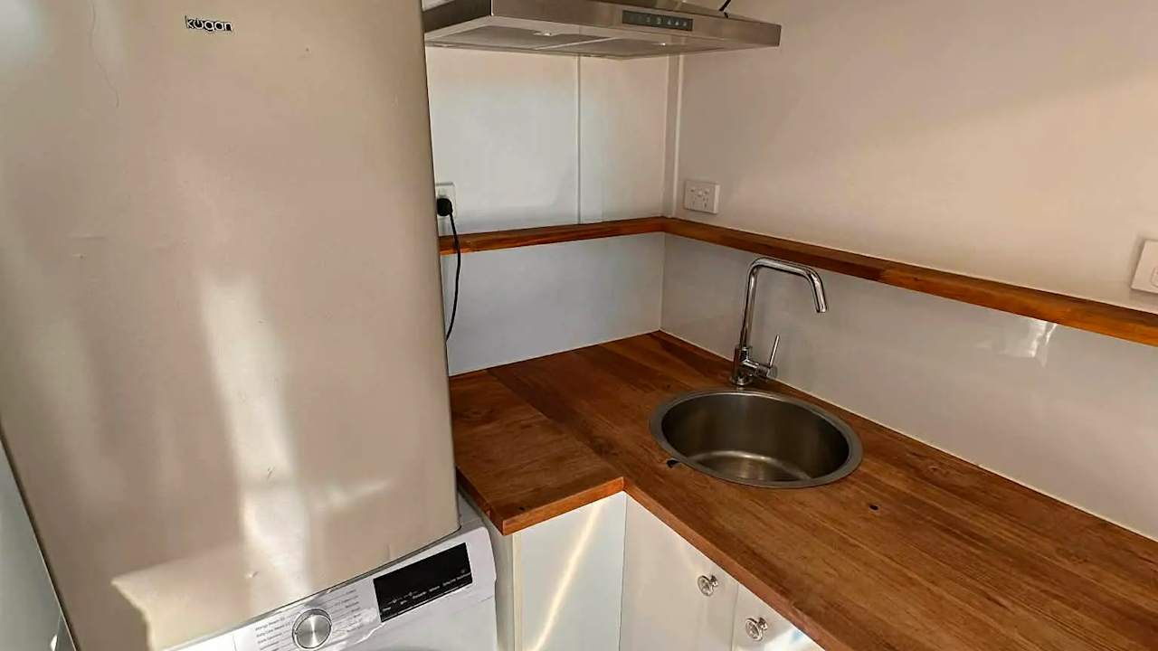 Furnished room studio flat for rent