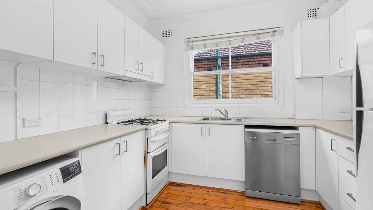Unfurnished room in a flatshare