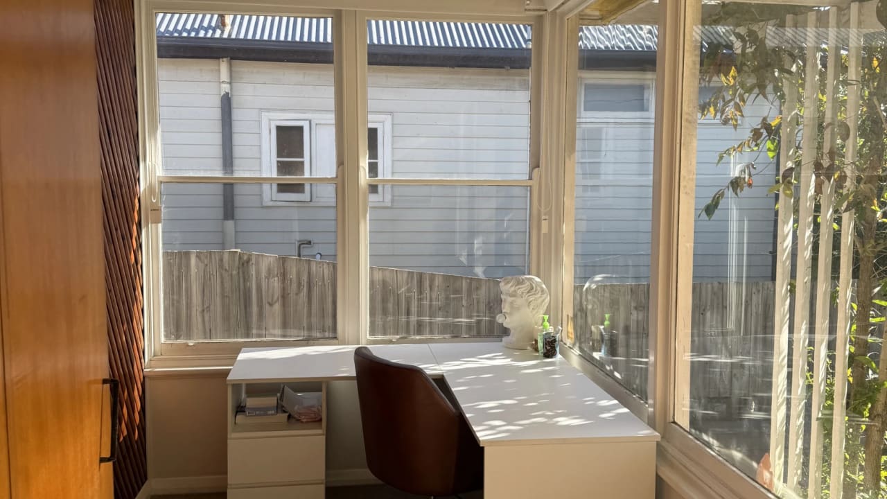 Room in a share house