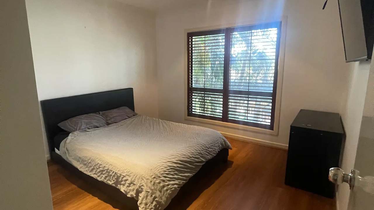 Room in a share house