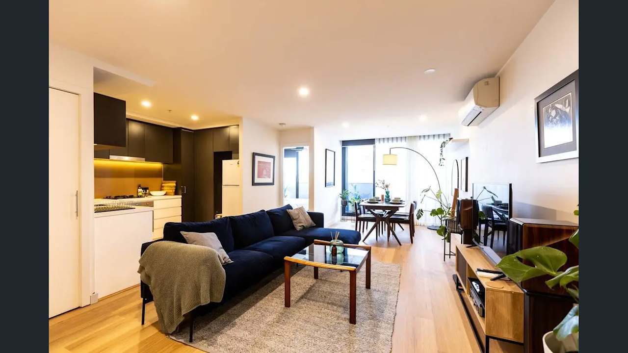 Unfurnished room in a flatshare