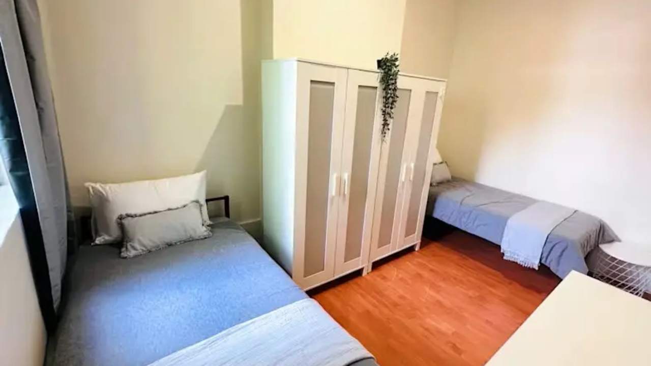 Furnished room in a share house