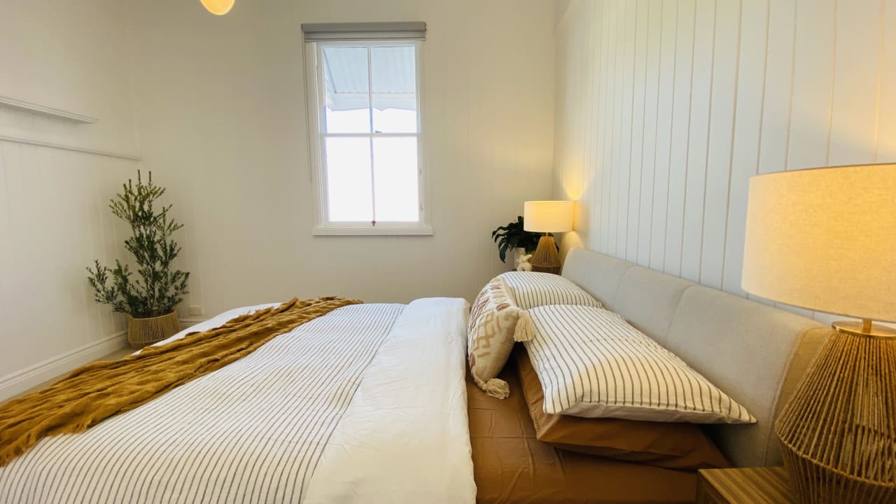 Furnished room in a share house