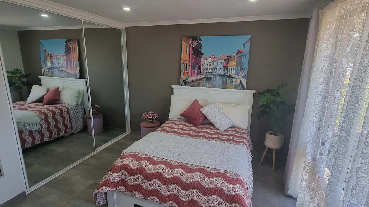 Room in a share house