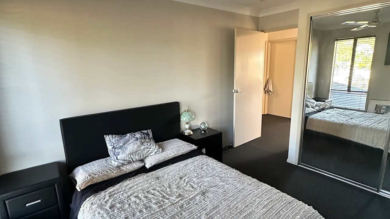 Room in a share house