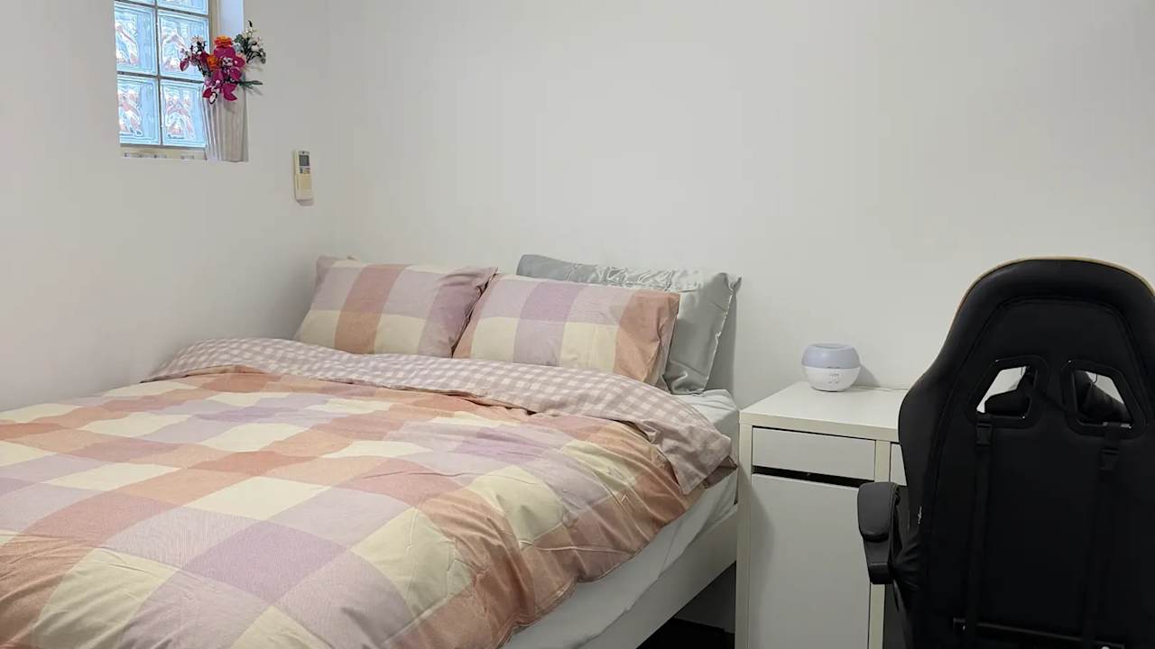 Furnished room in a flatshare