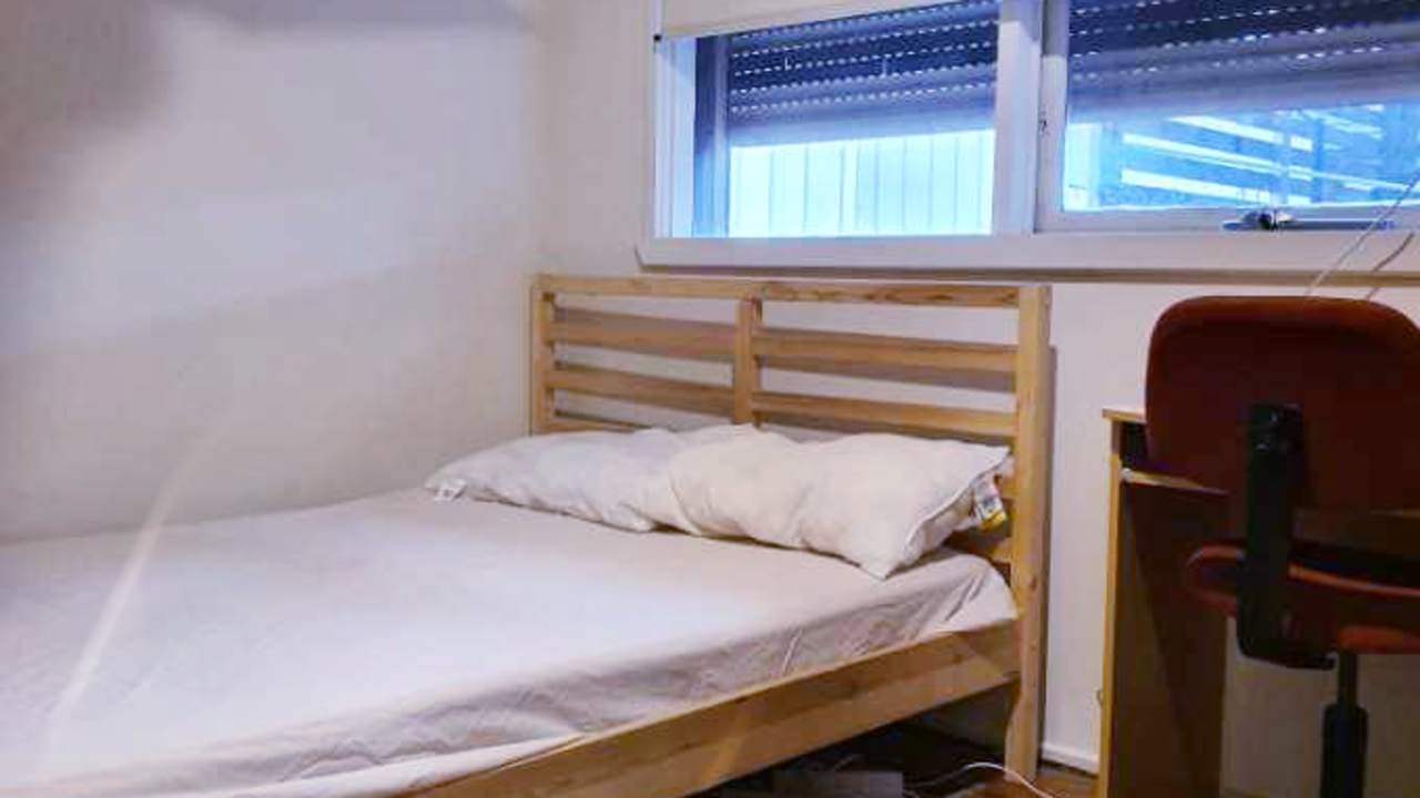 Furnished room in a share house