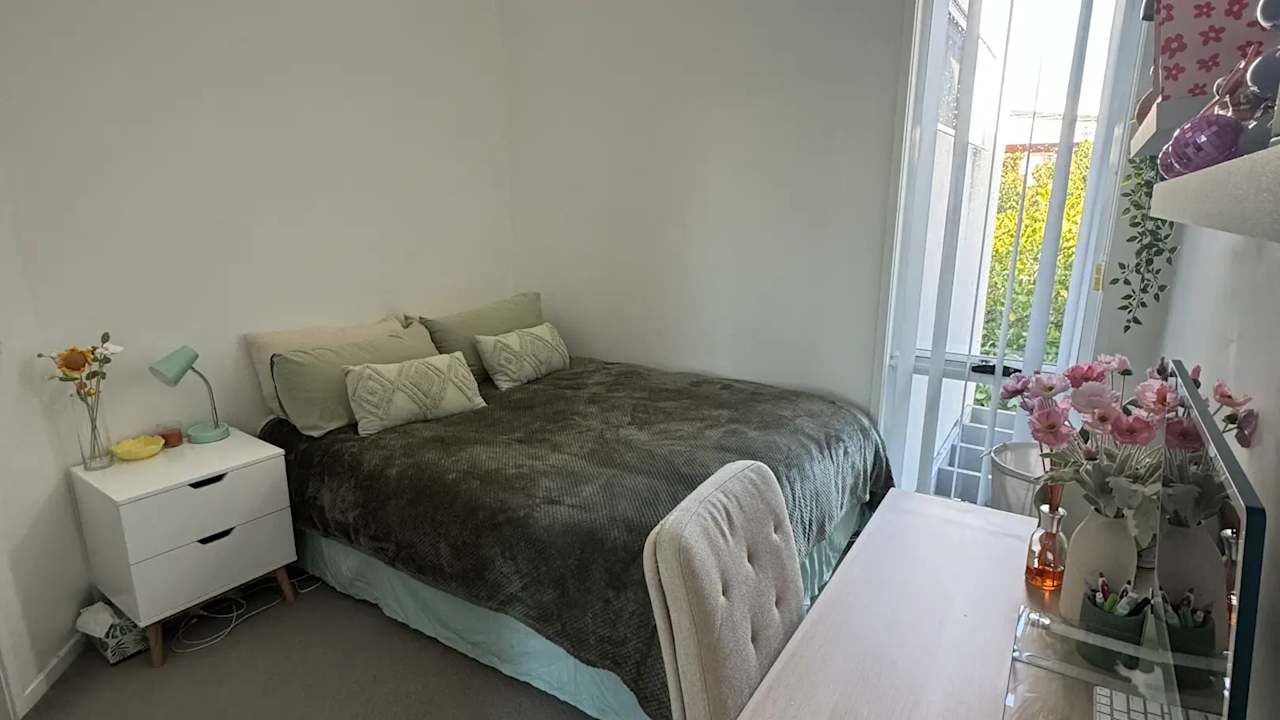 Room in a share house