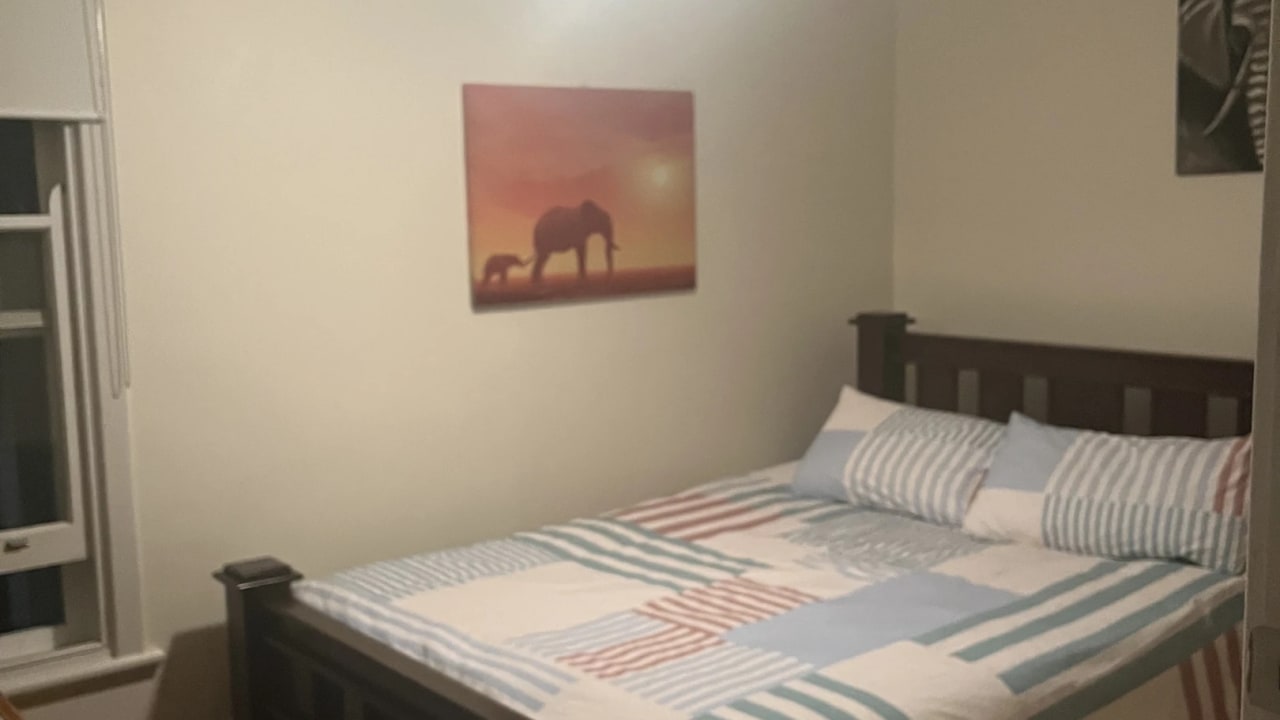 Furnished room in a flatshare