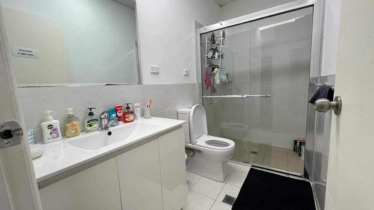 Furnished room in a flatshare