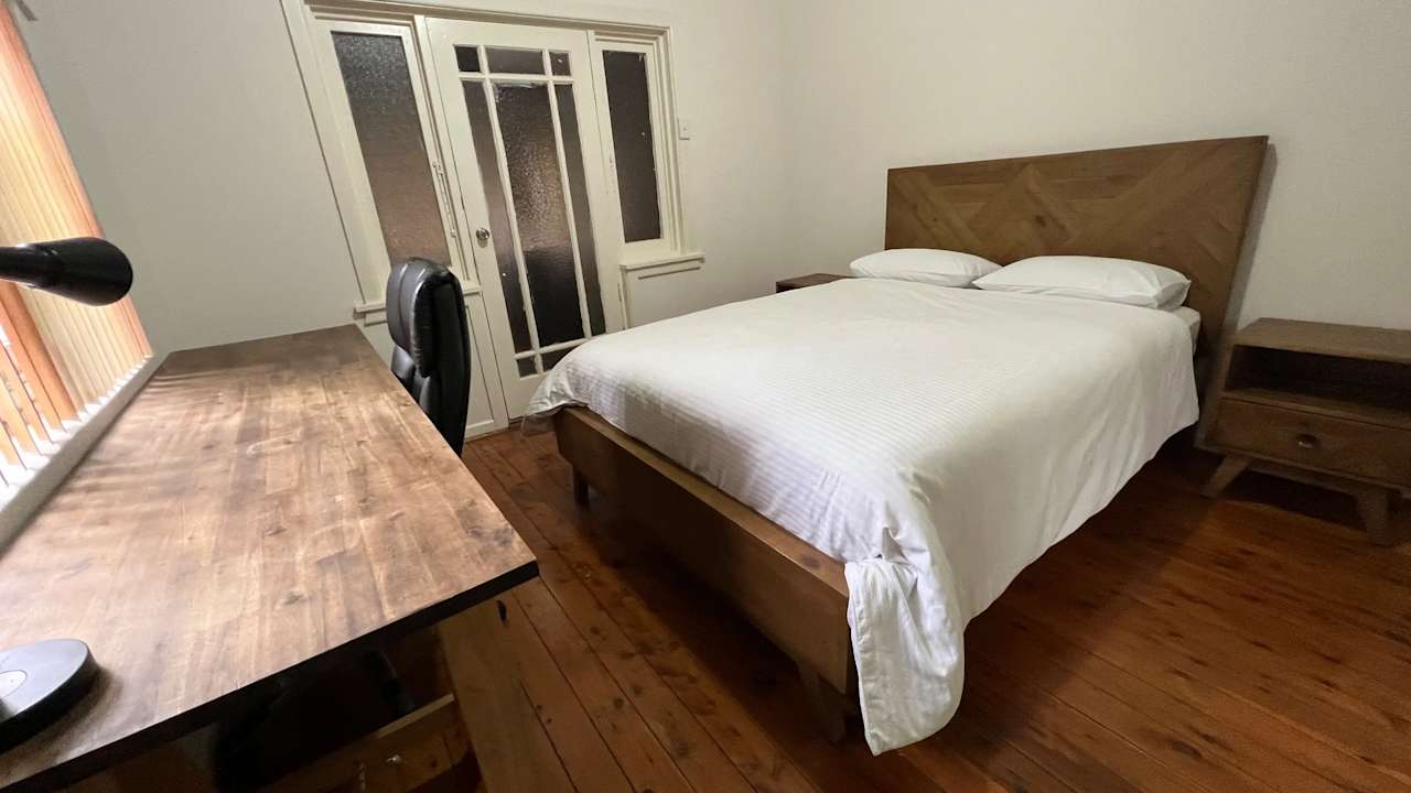 Furnished room in a flatshare