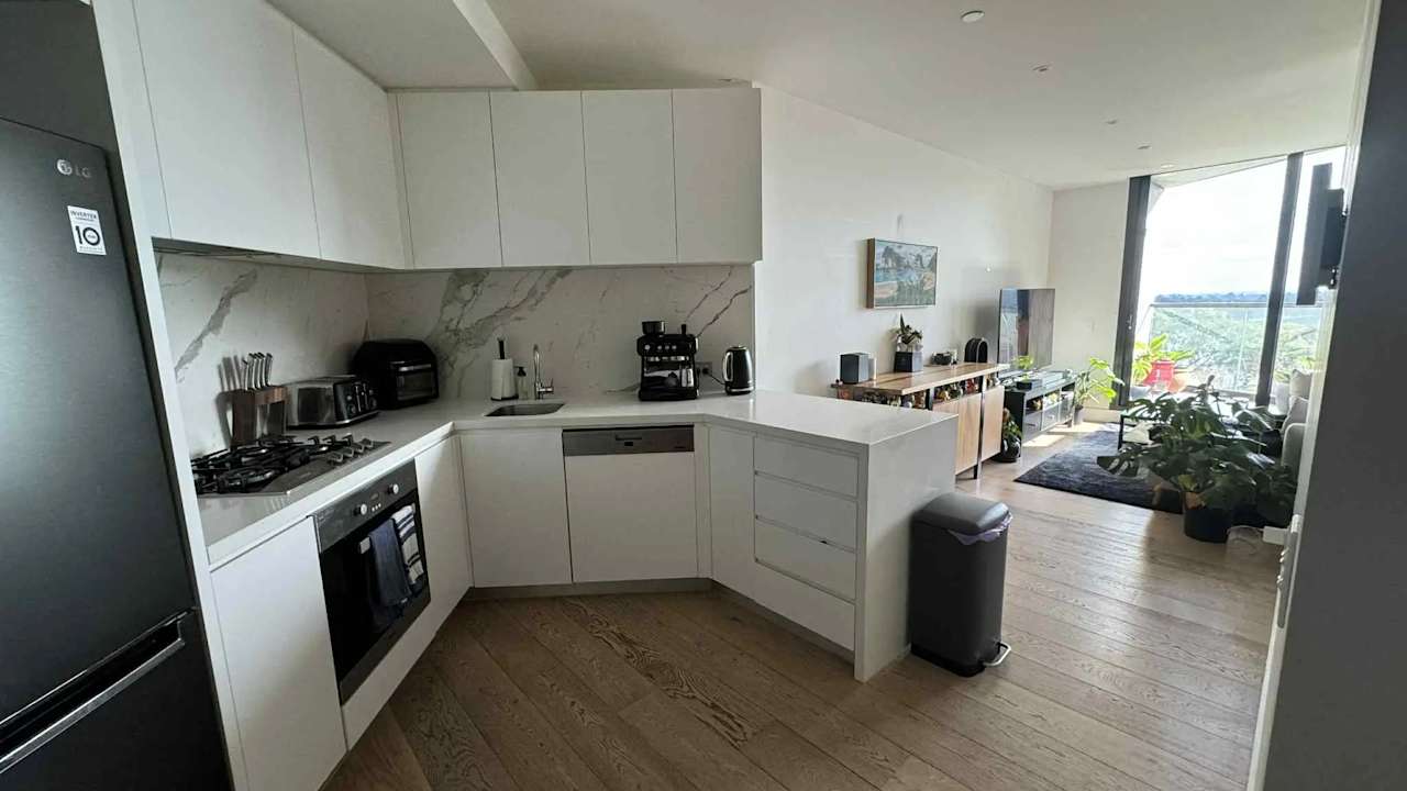 Unfurnished room with ensuite in a flatshare