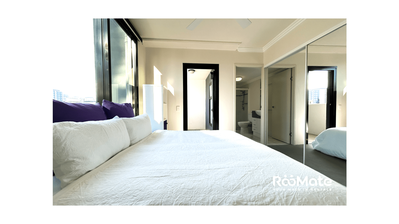 Furnished room with ensuite in a flatshare