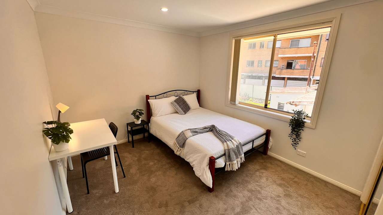 Furnished room in a flatshare