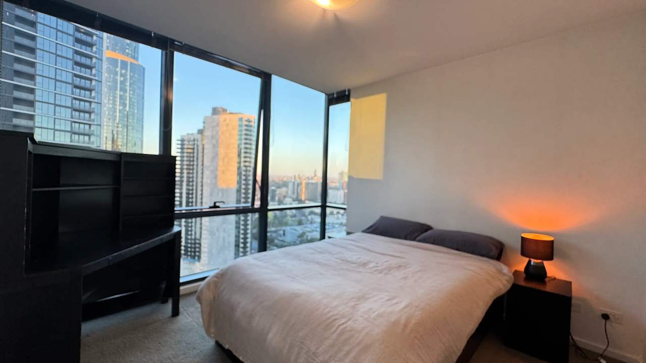 Furnished room with ensuite in a flatshare