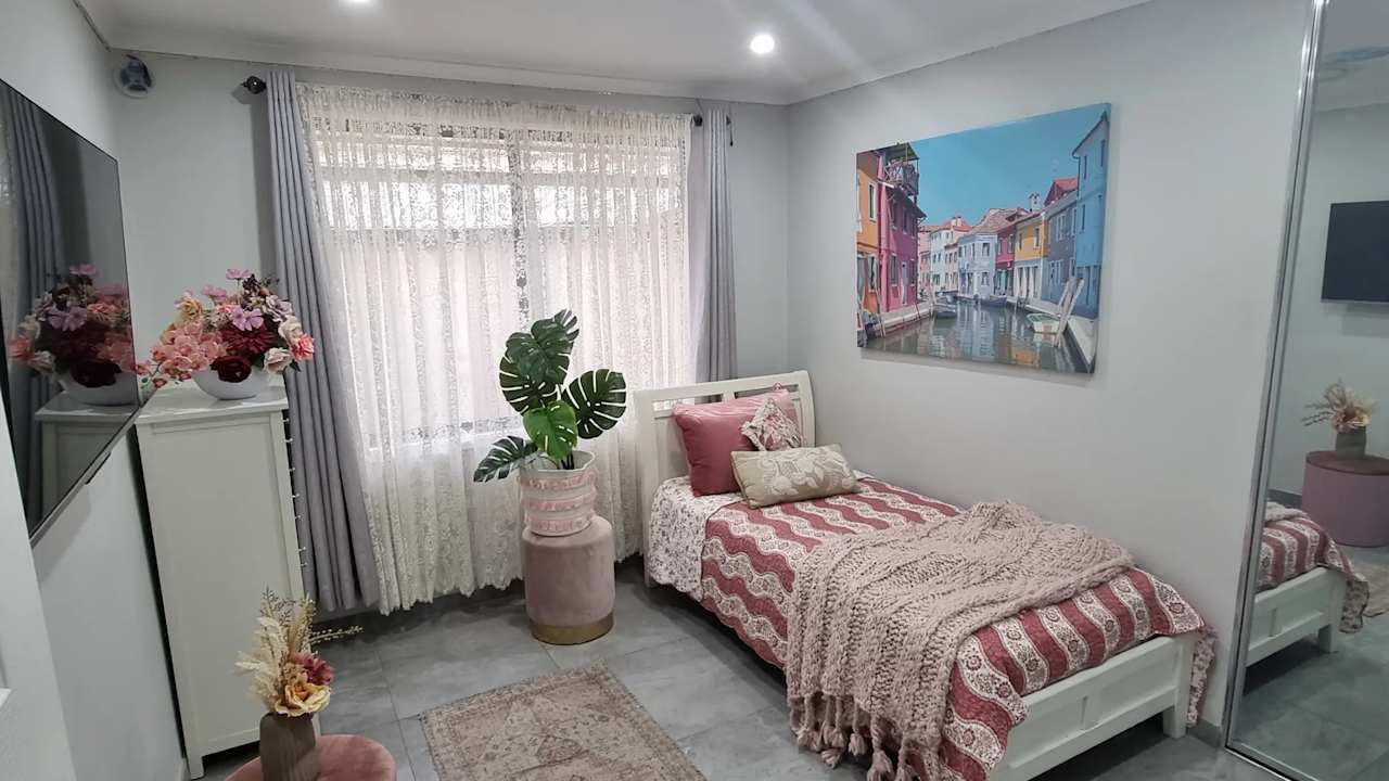 Room in a share house