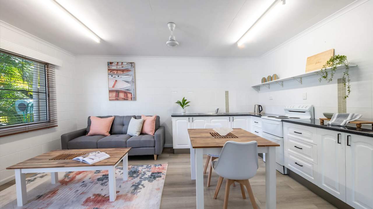 Furnished room in a flatshare