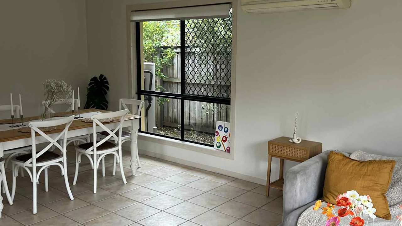 Unfurnished room in a flatshare