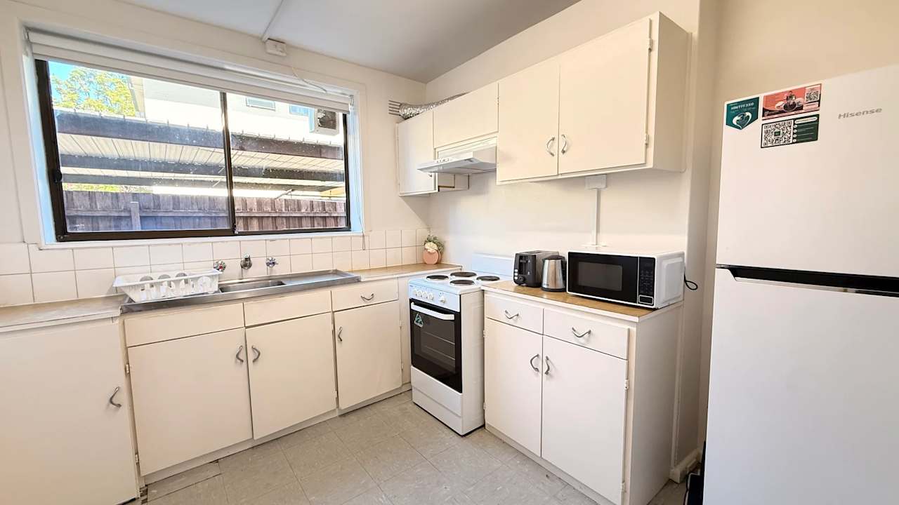 Furnished room in a flatshare