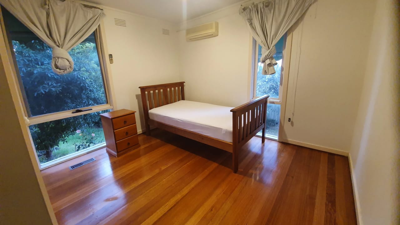 Room in a share house