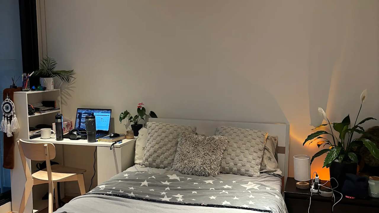 Furnished room with ensuite in a flatshare