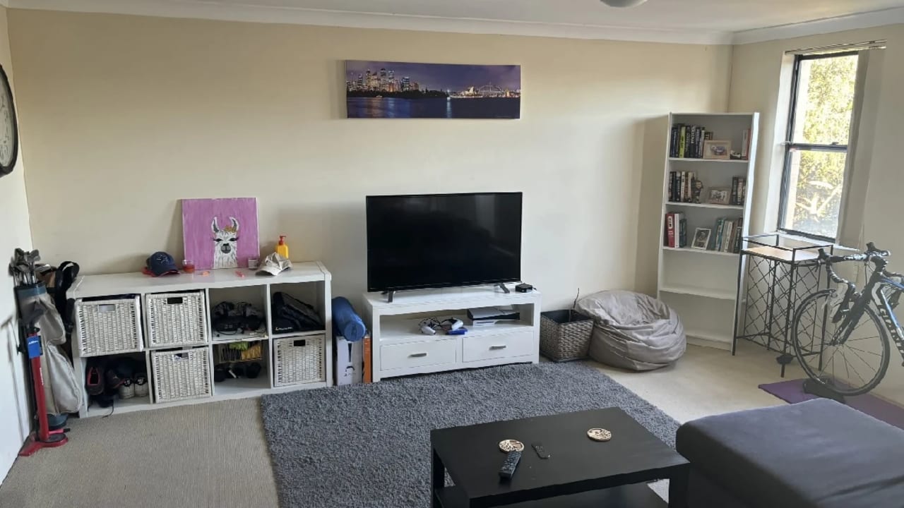 Unfurnished room in a flatshare