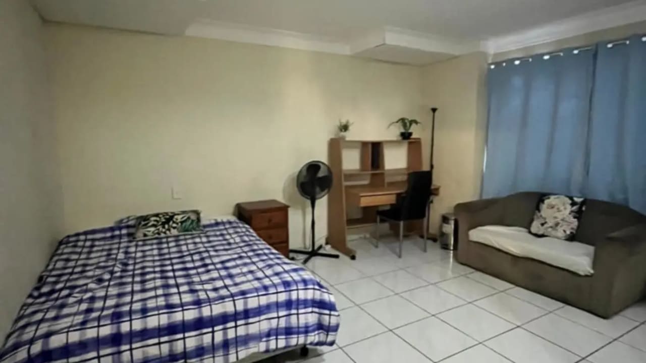 Furnished room in a share house