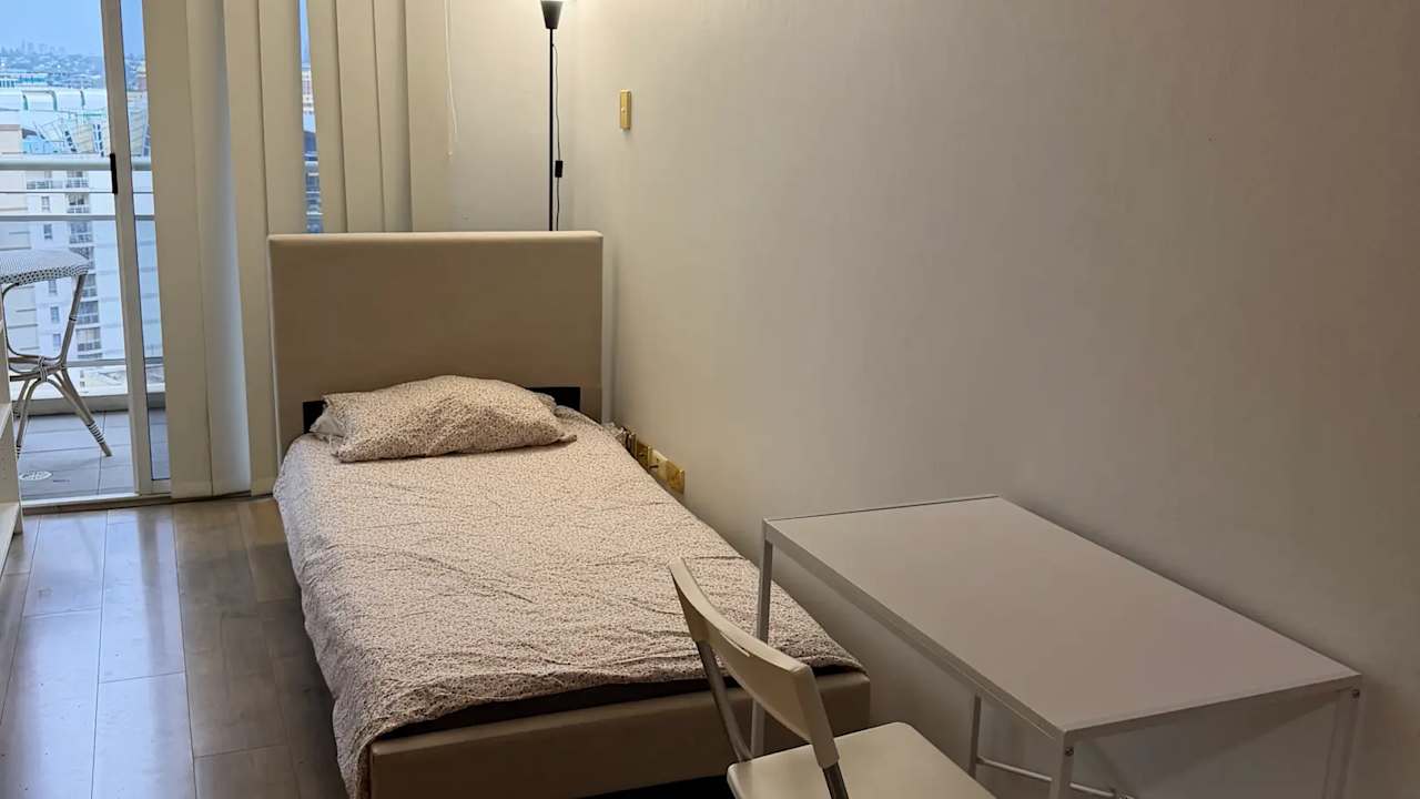 Furnished room in a flatshare
