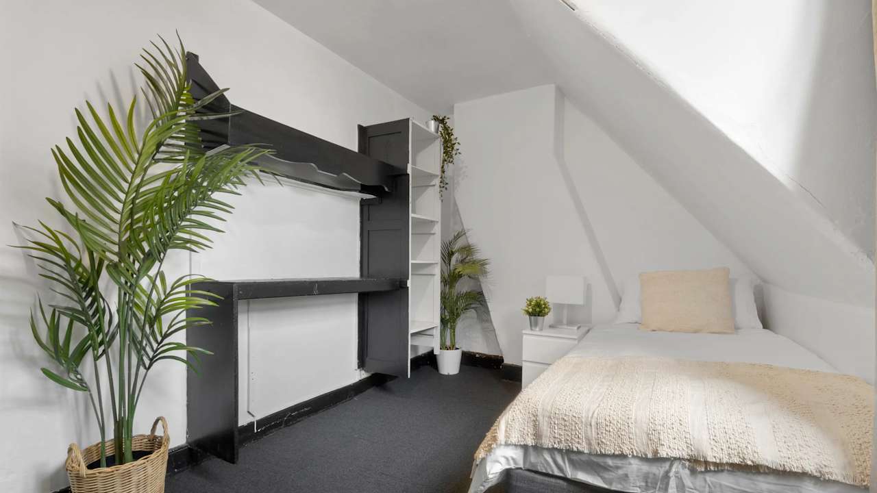 Furnished room in a share house