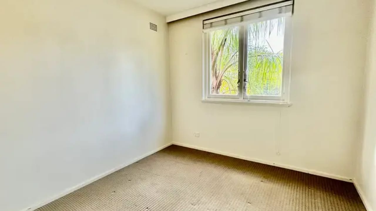 Unfurnished room in a flatshare
