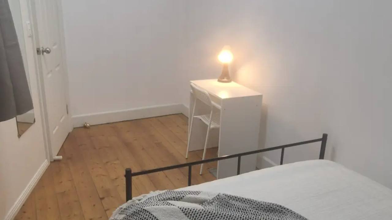 Furnished room in a share house